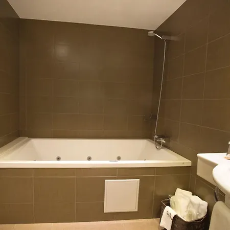 Hotel Torre De Nunez 4*